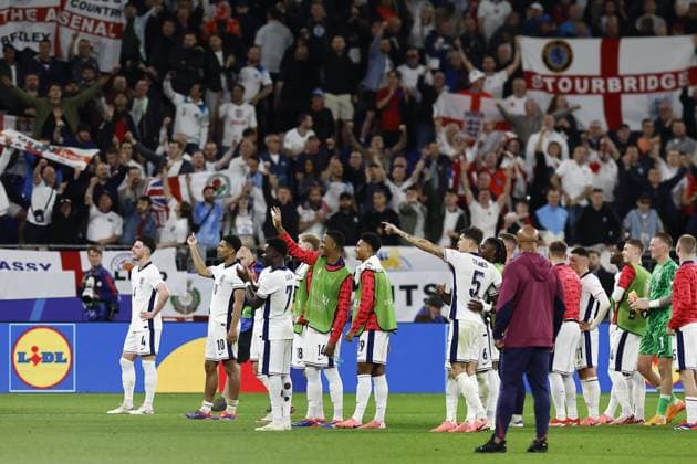 GELSENKIRCHEN, Veltins Arena, 16-06-2024 , European Football Championship Euro2024, Group stage match no.2 between Serbia and England. England acknowledges the fans 0-1 Serbia - England (Euro2024)  x25511897x Copyright: