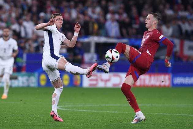 Soccer UEFA EURO 2024 Group Stage 1 Matchday Serbia England on 16 06 2024 at Arena AufSchalke in Gelsenkirchen Conor Gallagher England , left Ivan Ilic Serbia , right xRx