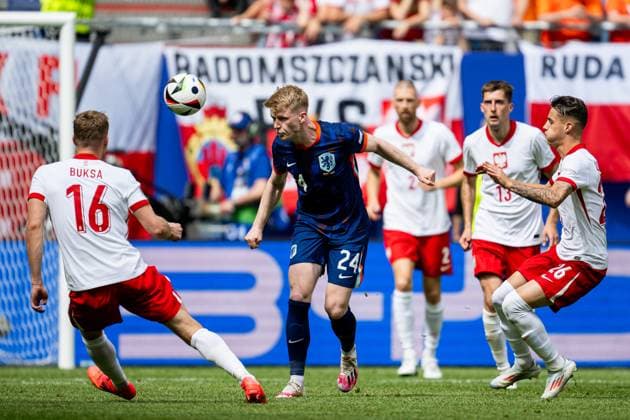 June 16, 2024, Hamburg, Germany: Jerdy Schouten of Netherlands and Kacper Urbanski of Poland seen in action during the UEFA EURO, EM, Europameisterschaft,Fussball 2024 Group D match between Poland and Netherlands at the Volksparkstadion in Hamburg. Hamburg Germany - ZUMAs227 20240616_zip_s227_031 Copyright: xMateuszxSlodkowskix