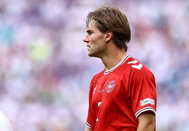 Joachim Andersen of Denmark Slovenia v Denmark, UEFA European Championship, EM, Europameisterschaft 2024, Group C, Football, Stuttgart Arena, Stuttgart, Germany, 16 Jun 2024 EDITORIAL USE ONLY No use with unauthorised audio, video, data, fixture lists, club league logos or live services. Online in-match use limited to 120 images, no video emulation. No use in betting, games or single club league player publications. Copyright: xMichaelxZemanek Shutterstockx 14539399gu