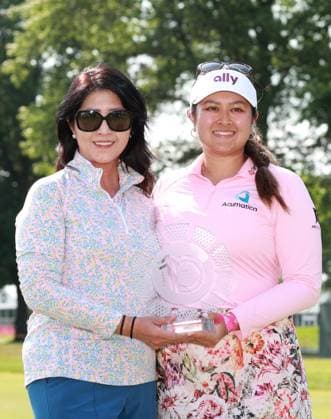 Meijer LPGA, Golf Damen Classic Lilia Vu of Fountain Valley, California holds the trophy with her mother, Kieu Thuy, at the awards ceremony after winning in a three way multiple hole playoff during the final round of the Meijer LPGA Classic for Simply Give golf tournament at Blythefield Country Club in Belmont, MI, USA Sunday, June 16, 2024. Belmont Michigan United States  Copyright: xAmyxLemusx originalFilename:lemus-meijerlp240616_npXD7.jpg