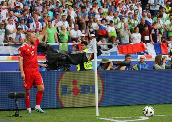 BAU 16 06 2024 Stuttgart European Championship 2024 Slovenia vs Denmark, Christian Eriksen DEN at corner kick