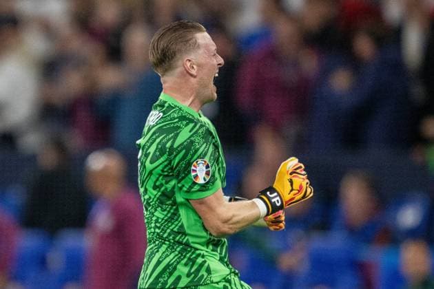 GER, EURO 2024, Group C, Serbia SRB vs England GBR 16 06 2024, Arena AufSchalke, Gelsenkirchen, GER, EURO 2024, Group C, Serbia SRB vs England GBR In the picture Jordan Pickford England GBR, 01 Cheering after the game Happy victory Single action, half body half body Crop, single image, action, action scene Gestures, facial expressions, emotions nordphotoxGmbHxx xDenkinger nph00015