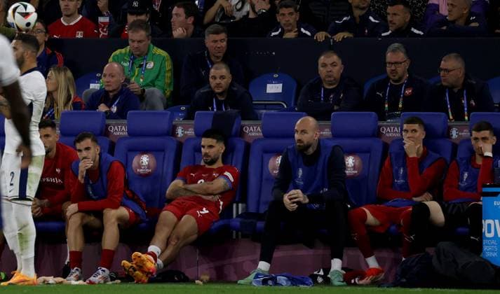 16.06.2024 Gelsenkirchen(Germany) Serbia-England European Championship, EM, Europameisterschaft men s football Aleksandar Mitrovic(3L) Serbia react at bench after substitutiion. Beside Nemanja Stojic(L2), Vanja Milinkovic-Savic(3L),Petar Ratkov(5L),Djordje Petrovic (R)