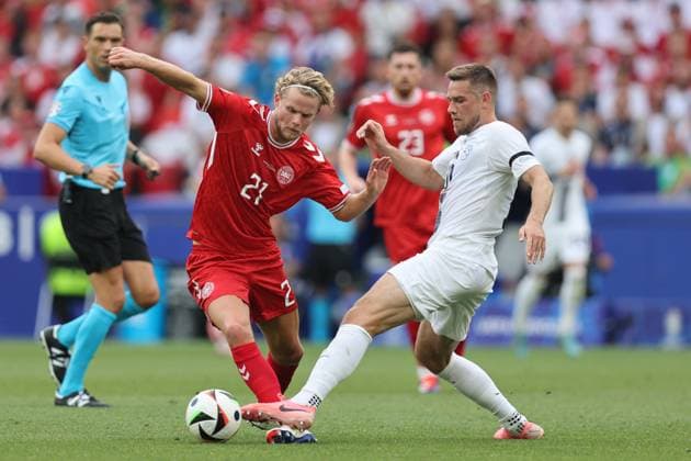 Morten Hjulmand (Denmark)Timi Max Elsnik (Slovenia) during the UEFA EURO, EM, Europameisterschaft,Fussball Germany 2024 match between Slovenia 1-1 Denmark at Stuttgart Arena on June 16, 2024 in Stuttgart , Germany. Noxthirdxpartyxsales  (256646119)