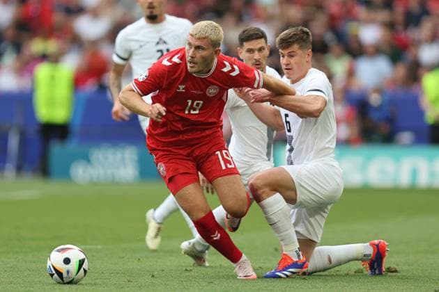 Jonas Wind (Denmark)Jaka Bijol (Slovenia) during the UEFA EURO, EM, Europameisterschaft,Fussball Germany 2024 match between Slovenia 1-1 Denmark at Stuttgart Arena on June 16, 2024 in Stuttgart , Germany. Noxthirdxpartyxsales  (256646156)