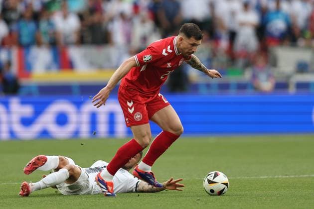 Pierre-Emile Hojbjerg (Denmark)Jan Mlakar (Slovenia) during the UEFA EURO, EM, Europameisterschaft,Fussball Germany 2024 match between Slovenia 1-1 Denmark at Stuttgart Arena on June 16, 2024 in Stuttgart , Germany. Noxthirdxpartyxsales  (256646186)