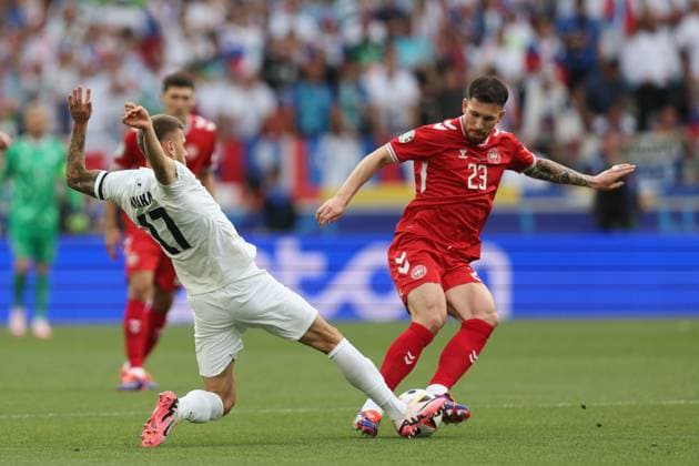 Pierre-Emile Hojbjerg (Denmark)Jan Mlakar (Slovenia) during the UEFA EURO, EM, Europameisterschaft,Fussball Germany 2024 match between Slovenia 1-1 Denmark at Stuttgart Arena on June 16, 2024 in Stuttgart , Germany. Noxthirdxpartyxsales  (256646194)