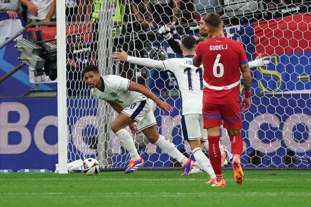 Euro 2024 Serbia England on 16 06 2024 at the Arena AufSchalke in Gelsenkirchen Jude Bellingham England, 10 scores the goal to make it 0 - 1 and cheers with Phil Foden England, 11 , Nemanja Gudelj Serbia, 6 watches the scene MH