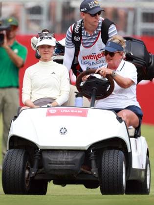 Meijer LPGA, Golf Damen Classic Grace Kim of Sydney, Australia heads with her caddie in a golf cart to the 18th tee for the first round of a three way multiple hole playoff during the final round of the Meijer LPGA Classic for Simply Give golf tournament at Blythefield Country Club in Belmont, MI, USA Sunday, June 16, 2024. Belmont Michigan United States  Copyright: xAmyxLemusx originalFilename:lemus-meijerlp240616_np8nh.jpg