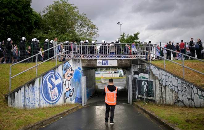 Feature, police secure the way of SRB fans to the stadium, including an S04 logo, FC Schalke 04, preliminary round 1 match day, group C, match M05, Serbia SRB England ENG , on 16 06 2024 in Gelsenkirchen Germany European Football Championship 2024 from 14 06 14 07 2024 in Germany Â