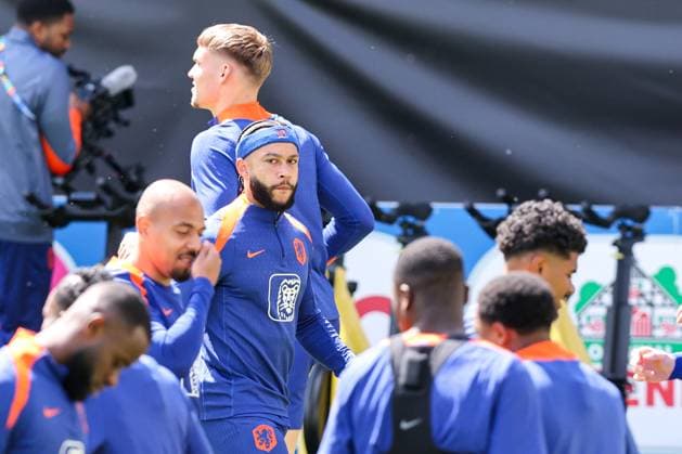 2024-06-17 Training Session Netherlands WOLFSBURG, GERMANY - JUNE 17: Memphis Depay of The Netherlands looks on during a training session prior to the Group D - UEFA EURO, EM, Europameisterschaft,Fussball 2024 match between Netherlands and France at AOK Stadium on June 17, 2024 in Wolfsburg, Germany. (Photo by Peter Lous BSR Agency) Wolfsburg Germany Content not available for redistribution in The Netherlands directly or indirectly through any third parties. Copyright: xBSRxAgencyx