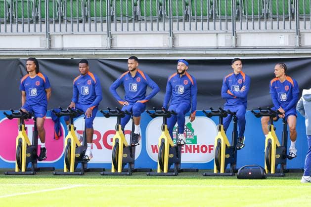 2024-06-17 Training Session Netherlands WOLFSBURG, GERMANY - JUNE 17: Nathan Ake of The Netherlands, Denzel Dumfries of The Netherlands, Cody Gakpo of The Netherlands, Memphis Depay of The Netherlands during a training session prior to the Group D - UEFA EURO, EM, Europameisterschaft,Fussball 2024 match between Netherlands and France at AOK Stadium on June 17, 2024 in Wolfsburg, Germany. (Photo by Peter Lous BSR Agency) Wolfsburg Germany Content not available for redistribution in The Netherlands directly or indirectly through any third parties. Copyright: xBSRxAgencyx