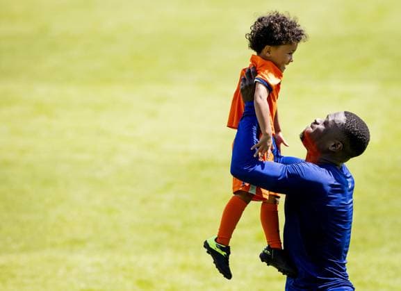 WOLFSBURG - Brian Brobbey during a training session of the Dutch national team, Nationalteam at the AOK Stadium on June 17, 2024 in Wolfsburg, Germany. The Dutch national team is preparing for the group match at the European Football Championship in Germany against France. ANP KOEN VAN WEEL UEFA EURO, EM, Europameisterschaft,Fussball 2024 Germany 2024 xVIxANPxSportx xxANPxIVx 501316851 originalFilename: 501316851.jpg