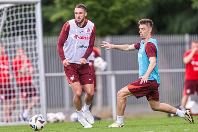17.06.2024 HANNOVER, NIEMCY PILKA NOZNA (FOOTBALL) UEFA EURO, EM, Europameisterschaft,Fussball 2024 - CENTRUM TRENINGOWE REPREZENTACJI POLSKI - HANNOVER 96 ACADEMIE KONFERENCJA PRASOWA I TRENING REPREZENTACJI POLSKI NZ SEBASTIAN WALUKIEWICZ, KRZYSZTOF PIATEK FOTO LUKASZ GROCHALA CYFRASPORT NEWSPIX.PL --- Newspix.pl  20240617CSLG0105
