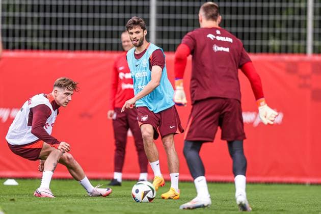 17.06.2024 HANNOVER, NIEMCY PILKA NOZNA (FOOTBALL) UEFA EURO, EM, Europameisterschaft,Fussball 2024 - CENTRUM TRENINGOWE REPREZENTACJI POLSKI - HANNOVER 96 ACADEMIE KONFERENCJA PRASOWA I TRENING REPREZENTACJI POLSKI NZ MICHAL SKORAS, BARTOSZ BERESZYNSKI FOTO LUKASZ GROCHALA CYFRASPORT NEWSPIX.PL --- Newspix.pl  20240617CSLG0106