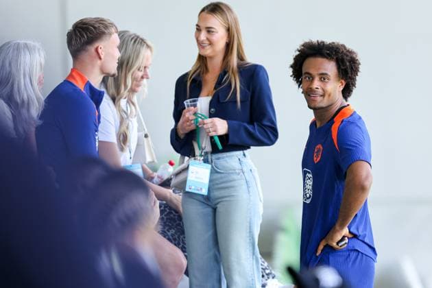 2024-06-17 Training Session Netherlands WOLFSBURG, GERMANY - JUNE 17: Joshua Zirkzee of the Netherlands looks on during a training session prior to the Group D - UEFA EURO, EM, Europameisterschaft,Fussball 2024 match between Netherlands and France at AOK Stadium on June 17, 2024 in Wolfsburg, Germany. (Photo by Peter Lous BSR Agency) Wolfsburg Germany Content not available for redistribution in The Netherlands directly or indirectly through any third parties. Copyright: xBSRxAgencyx