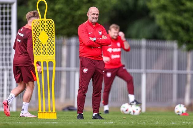 17.06.2024 HANNOVER, NIEMCY PILKA NOZNA (FOOTBALL) UEFA EURO, EM, Europameisterschaft,Fussball 2024 - CENTRUM TRENINGOWE REPREZENTACJI POLSKI - HANNOVER 96 ACADEMIE KONFERENCJA PRASOWA I TRENING REPREZENTACJI POLSKI NZ MICHAL PROBIERZ TRENER HEAD COACH SELEKCJONER REPREZENTACJI POLSKI FOTO LUKASZ GROCHALA CYFRASPORT NEWSPIX.PL --- Newspix.pl  20240617CSLG0120