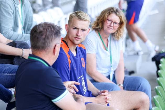 2024-06-17 Training Session Netherlands WOLFSBURG, GERMANY - JUNE 17: Matthijs de Ligt of The Netherlands with family during a training session prior to the Group D - UEFA EURO, EM, Europameisterschaft,Fussball 2024 match between Netherlands and France at AOK Stadium on June 17, 2024 in Wolfsburg, Germany. (Photo by Peter Lous BSR Agency) Wolfsburg Germany Content not available for redistribution in The Netherlands directly or indirectly through any third parties. Copyright: xBSRxAgencyx