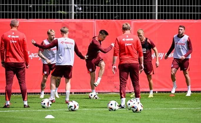 2024.06.17 Hanower Mistrzostwa Europy w Pilce Noznej 2024 - trening N z pilkarze reprezentacji Polski Foto PressFocus 2024.06.17 Hanover UEFA European Championship, EM, Europameisterschaft - official training team Poland team Poland Credit: PressFocus NEWSPIX.PL --- Newspix.pl  20240617PF0573