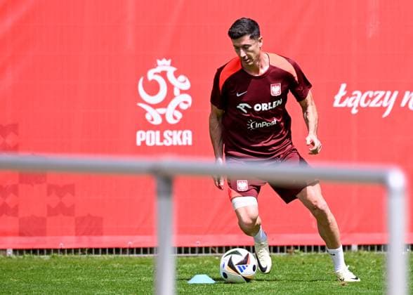 2024.06.17 Hanower Mistrzostwa Europy w Pilce Noznej 2024 - trening N z Robert Lewandowski Foto PressFocus 2024.06.17 Hanover UEFA European Championship, EM, Europameisterschaft - official training team Poland Robert Lewandowski Credit: PressFocus NEWSPIX.PL --- Newspix.pl  20240617PF0575