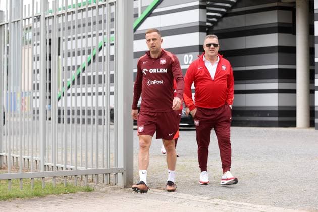 HANOWER 17.06.2024 TRENING REPREZENTACJI POLSKI NA EURO 2024 --- POLISH FOOTBALL national team, Nationalteam TRAINING SESSION ON EURO 2024 IN HANOVER KAMIL GROSICKI CEZARY KULESZA FOT. PIOTR KUCZA FOTOPYK NEWSPIX.PL --- Newspix.pl  240617PYK1002