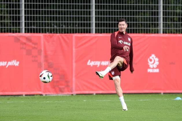 HANOWER 17.06.2024 TRENING REPREZENTACJI POLSKI NA EURO 2024 --- POLISH FOOTBALL national team, Nationalteam TRAINING SESSION ON EURO 2024 IN HANOVER ROBERT LEWANDOWSKI FOT. PIOTR KUCZA FOTOPYK NEWSPIX.PL --- Newspix.pl  240617PYK1029
