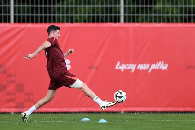 HANOWER 17.06.2024 TRENING REPREZENTACJI POLSKI NA EURO 2024 --- POLISH FOOTBALL national team, Nationalteam TRAINING SESSION ON EURO 2024 IN HANOVER ROBERT LEWANDOWSKI FOT. PIOTR KUCZA FOTOPYK NEWSPIX.PL --- Newspix.pl  240617PYK1062