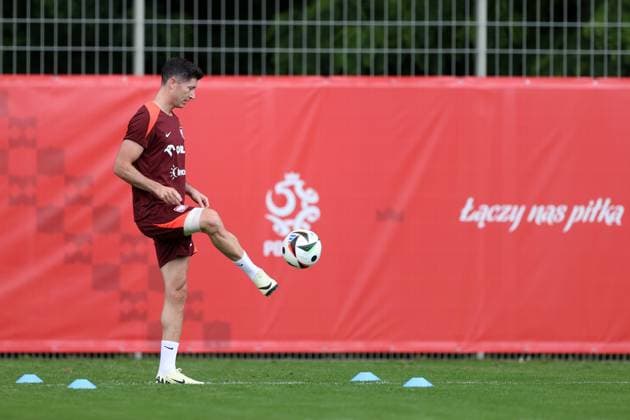 HANOWER 17.06.2024 TRENING REPREZENTACJI POLSKI NA EURO 2024 --- POLISH FOOTBALL national team, Nationalteam TRAINING SESSION ON EURO 2024 IN HANOVER ROBERT LEWANDOWSKI FOT. PIOTR KUCZA FOTOPYK NEWSPIX.PL --- Newspix.pl  240617PYK1064