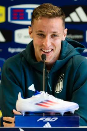 Davide Frattesi press conference, PK, Pressekonferenz Davide Frattesi of Italy smiles during a press conference. Italy will play their second match at the UEFA EURO, EM, Europameisterschaft,Fussball 2024 against Spain on 20 June 2024. Iserlohn Germany Copyright: xNicolòxCampox