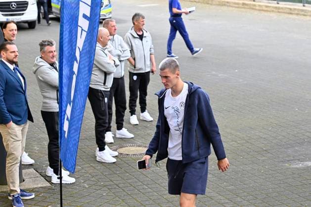 GER, UEFA European Championship 2024, Slovenian Base Camp Wuppertal 17 06 2023,Wuppertal ,Stadion am Zoo, GER, UEFA European Championship 2024, Slovenian Base Camp Wuppertal in the picture Banjamin Sesko SVN 11 arrives at Stadion am Zoo NordphotoxGmbHx xFreund nph00018
