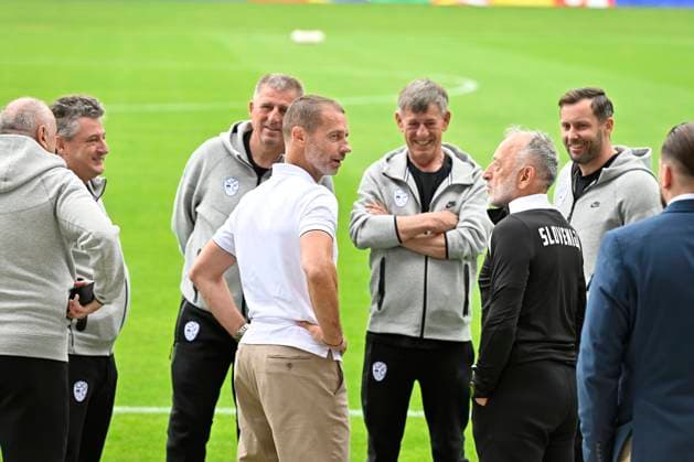GER, UEFA European Championship 2024, Slovenian Base Camp Wuppertal 17 06 2023,Wuppertal ,Stadion am Zoo, GER, UEFA European Championship 2024, Slovenian Base Camp Wuppertal in the picture UEFA President Aleksander Ceferin Slovenia in the circle of the Slovenian national team NordphotoxGmbHx xFreund nph00018