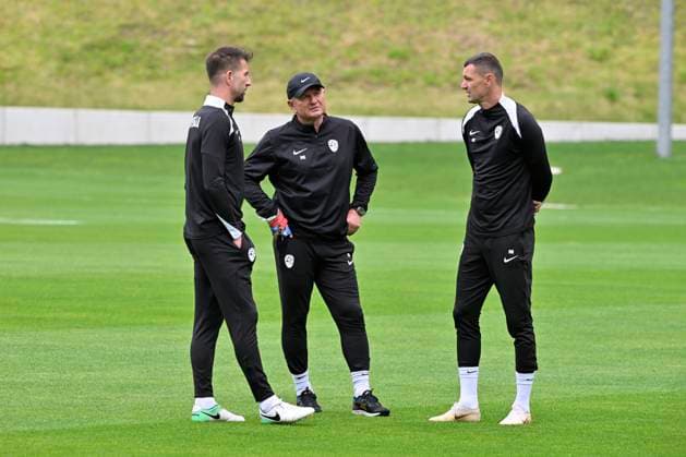 GER, UEFA European Championship 2024, Slovenian Base Camp Wuppertal 17 06 2023,Wuppertal ,Stadion am Zoo, GER, UEFA European Championship 2024, Slovenian Base Camp Wuppertal in the picture coach Madjar Kek SVN with his co-coaches NordphotoxGmbHx xFreund nph00018