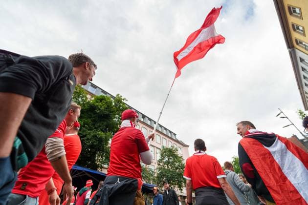 SOCCER - UEFA EURO, EM, Europameisterschaft,Fussball 2024 DUESSELDORF,GERMANY,17.JUN.24 - SOCCER - UEFA EURO 2024, group stage, Austria vs France. Image shows a feature with fans of AUT.  GEPAxpictures xJohannesxFriedl