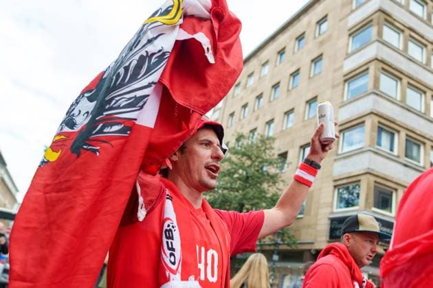 SOCCER - UEFA EURO, EM, Europameisterschaft,Fussball 2024 DUESSELDORF,GERMANY,17.JUN.24 - SOCCER - UEFA EURO 2024, group stage, Austria vs France. Image shows a feature with fans of AUT.  GEPAxpictures xJohannesxFriedl