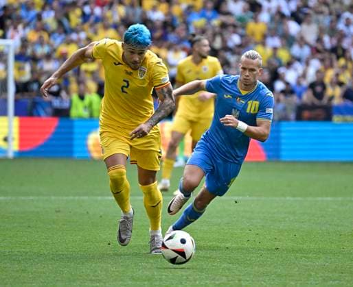17 06 2024, Football UEFA EURO 2024, Preliminary Round, Match 10, Romania Ukraine, at the Fußball Arena München v l Andrei Ratiu Romania v Mykhaylo Mudryk Ukraine
