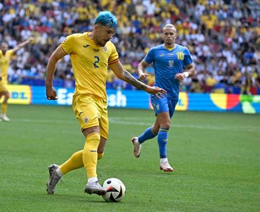17 06 2024, Football UEFA EURO 2024, Preliminary round, Match 10, Romania Ukraine, in the Football Arena Munich Andrei Ratiu Romania on the ball Mykhaylo Mudryk Ukraine