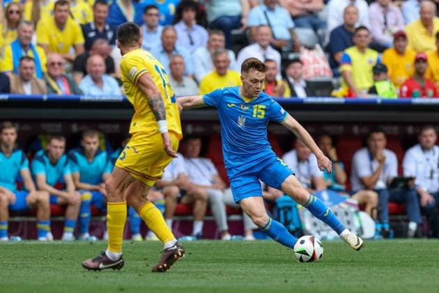 in duel, action, with Andrei Burca 15 Romaenien , Viktor Tsygankov 15 Ukarine , Romania vs Ukraine football, UEFA Euro 2024, group stage, matchday 1, 17 06 2024 Munich Bavaria Germany Copyright: xkolbert-press ChristianxKolbertx