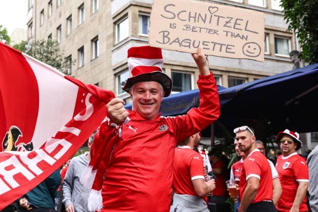 SOCCER - UEFA EURO, EM, Europameisterschaft,Fussball 2024 DUESSELDORF,GERMANY,17.JUN.24 - SOCCER - UEFA EURO 2024, group stage, Austria vs France. Image shows fans of AUT in the city centre of Duesseldorf.  GEPAxpictures xArminxRauthner