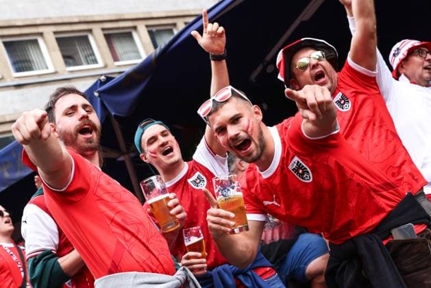 SOCCER - UEFA EURO, EM, Europameisterschaft,Fussball 2024 DUESSELDORF,GERMANY,17.JUN.24 - SOCCER - UEFA EURO 2024, group stage, Austria vs France. Image shows fans of AUT in the city centre of Duesseldorf.  GEPAxpictures xArminxRauthner