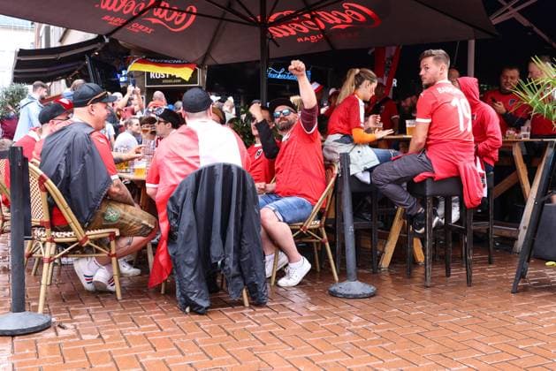 SOCCER - UEFA EURO, EM, Europameisterschaft,Fussball 2024 DUESSELDORF,GERMANY,17.JUN.24 - SOCCER - UEFA EURO 2024, group stage, Austria vs France. Image shows fans of AUT in the city centre of Duesseldorf.  GEPAxpictures xArminxRauthner