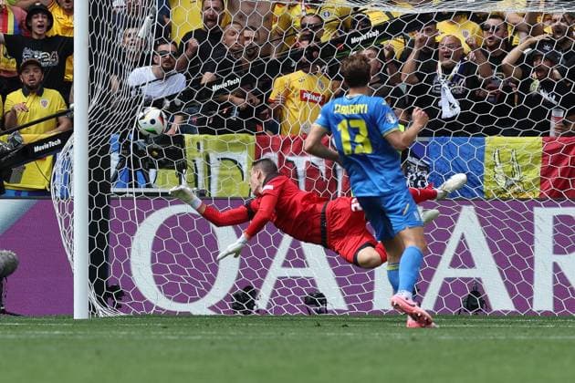 Andriy Lunin 23 Ukarine gets the goal for 1 0, Romania vs Ukraine Football, UEFA Euro 2024, Group stage, Matchday 1, 17 06 2024 Munich Bavaria Germany Copyright: xkolbert-press ChristianxKolbertx