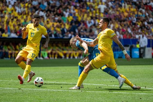 Florinel Coman Romania, 17 , Artem Dovbyk Ukraine, 11 , Andonie Andrei Burca Romania, 15 , GER, Romania vs Ukraine, European Football Championship, UEFA EURO 2024, Group E, Matchday 1, 17 06 2024, GER, Romania vs Ukraine, European Football Championship, UEFA EURO 2024, Group E, Matchday 1, 17 06 2024 Munich Copyright: xEibner-Pressefoto SaschaxWaltherx EP_SWA