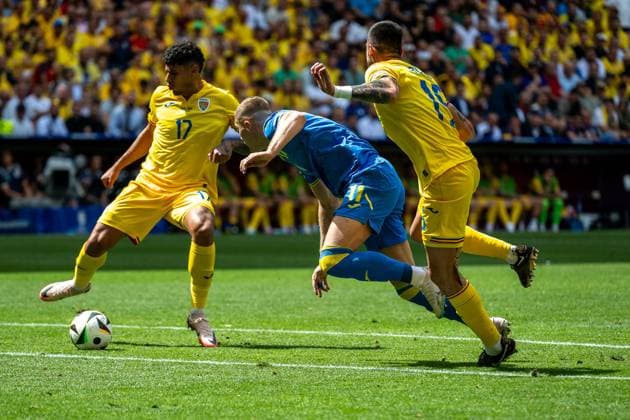 Florinel Coman Romania, 17 , Artem Dovbyk Ukraine, 11 , Andonie Andrei Burca Romania, 15 , GER, Romania vs Ukraine, European Football Championship, UEFA EURO 2024, Group E, Matchday 1, 17 06 2024, GER, Romania vs Ukraine, European Football Championship, UEFA EURO 2024, Group E, Matchday 1, 17 06 2024 Munich Copyright: xEibner-Pressefoto SaschaxWaltherx EP_SWA