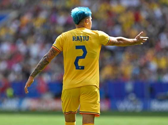 17 06 2024, Football UEFA EURO 2024, Preliminary round, Match 10, Romania Ukraine, in the Football Arena Munich Andrei Ratiu Romania with his blue hair