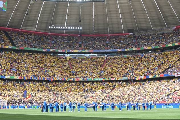 Image shows pre-match ceremony, Fans, 17 06 2024, Munich, Football, European Championship, Romania Ukraine, EVENT REGULATIONS PROHIBIT ANY USE OF PHOTOGRAPHS AS IMAGE SEQUENCES AND OR QUASI VIDEO xklx
