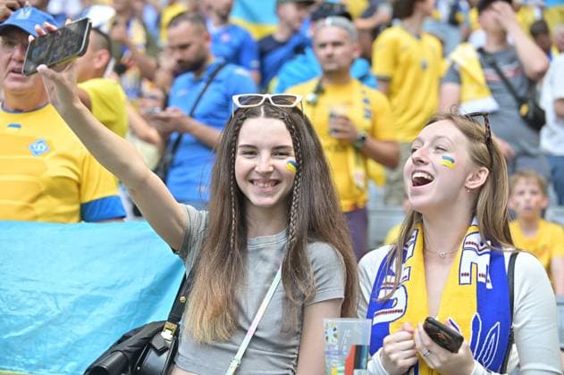 Picture shows fans of Ukraine, 17 06 2024, Munich, Football, European Championship, Romania Ukraine, EVENT REGULATIONS PROHIBIT ANY USE OF PHOTOGRAPHS AS IMAGE SEQUENCES AND OR QUASI VIDEO xklx