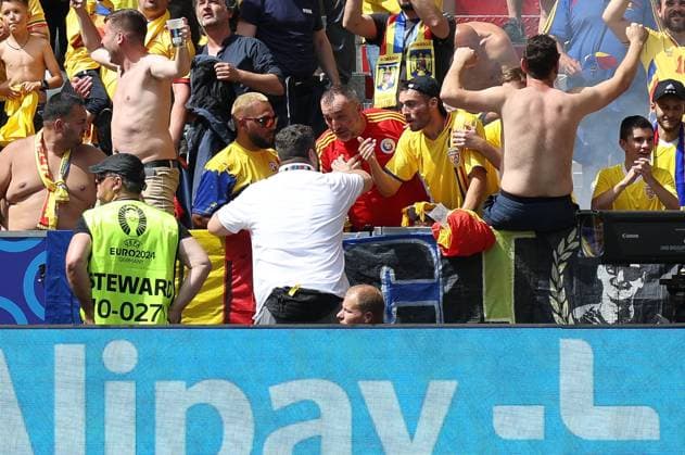 A Romania fan with pyro, Romania vs Ukraine football, UEFA Euro 2024, group stage, matchday 1, 17 06 2024 Munich Bavaria Germany Copyright: xkolbert-press ChristianxKolbertx