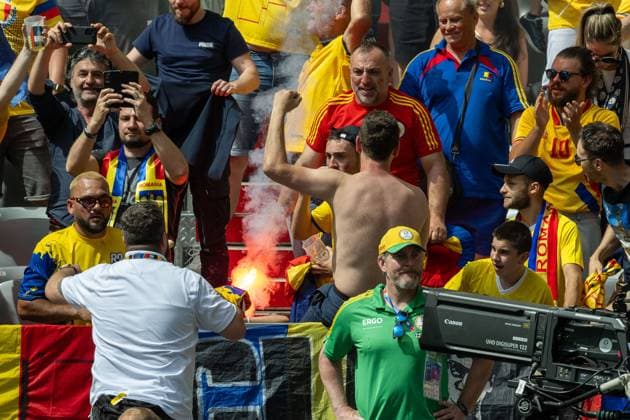 Fan with phyro is reprimanded by stewards, goal for 1 0 by Nicolae Claudiu Stanciu Romania, 21 , GER, Romania vs. Ukraine, European Football Championship, UEFA EURO 2024, Group E, Matchday 1, 17 06 2024, GER, Romania vs. Ukraine, European Football Championship, UEFA EURO 2024, Group E, Matchday 1, 17 06 2024 Munich Copyright: xEibner-Pressefoto SaschaxWaltherx EP_SWA