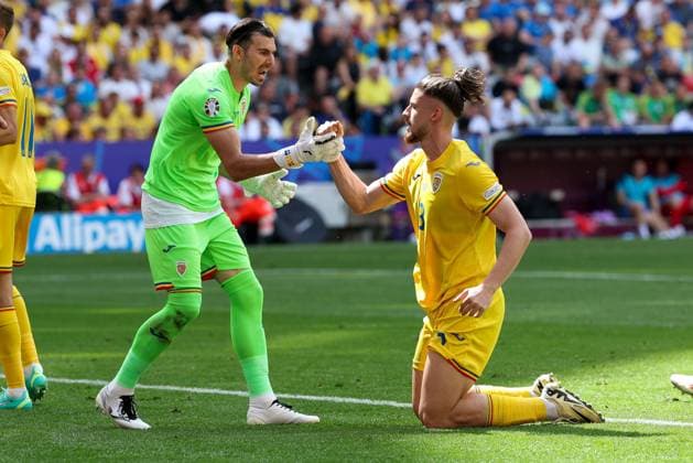 Florin NiÅ£a 1 Romaenia slaps Radu DraguÈ™in 3 Romaenia, Romania vs Ukraine Football, UEFA Euro 2024, Group stage, Matchday 1, 17 06 2024 Munich Bavaria Germany Copyright: xkolbert-press ChristianxKolbertx